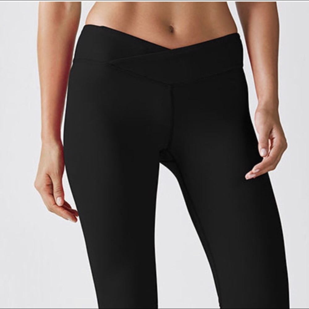 Fabletics Criss cropped yoga pants